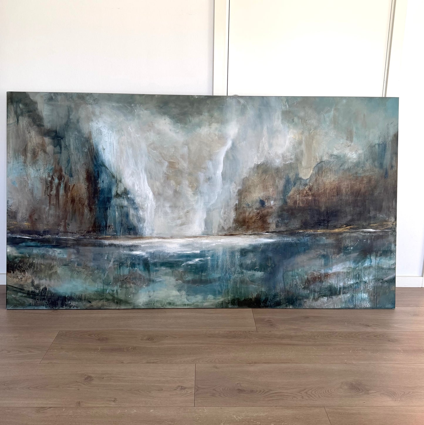 Quiet Between Sea and Sky (inklusiv ramme i mørk eg)